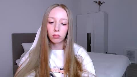 Snapshot of luna_insanity chatting on January 6, 2026, 9:29 pm Luna online show from January 6, 2026, 9:29 pm