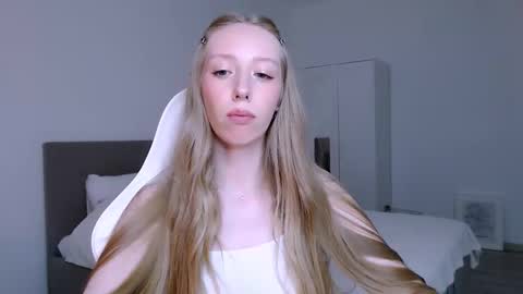 Snapshot of luna_insanity chatting on February 5, 2026, 9:30 pm Luna online show from February 5, 2026, 9:30 pm