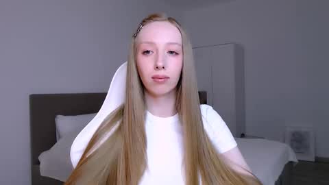 Snapshot of luna_insanity chatting on February 8, 2026, 8:23 pm Luna online show from February 8, 2026, 8:23 pm