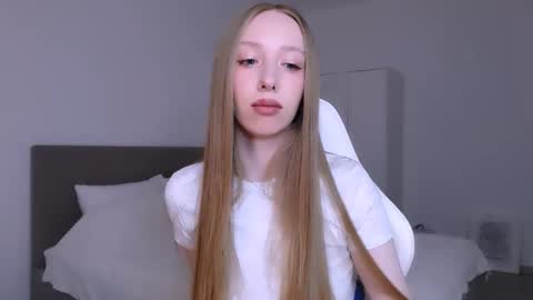 Luna online show from March 18, 2026, 9:40 pm