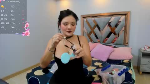 Snapshot of luna_johansson chatting on October 3, 2025, 12:13 pm Luna online show from October 3, 2025, 12:13 pm