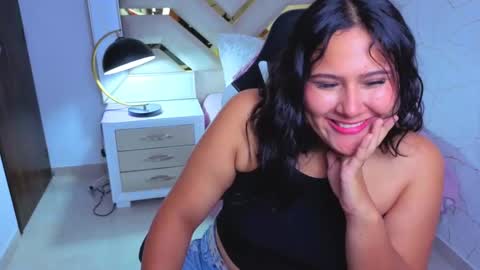 Luna  Jonez  online show from November 28, 2025, 11:13 am