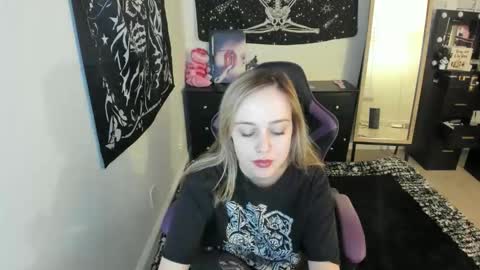 Luna online show from December 2, 2025, 1:11 am