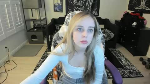 Luna online show from February 17, 2026, 7:31 pm