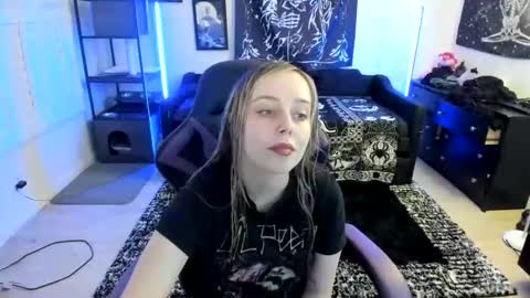 Snapshot of luna_lovelyy chatting on April 20, 2026, 2:14 am Luna online show from April 20, 2026, 2:14 am