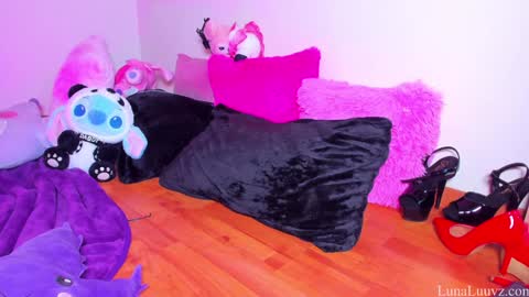 Luna Luuvz online show from March 5, 2025, 6:12 am