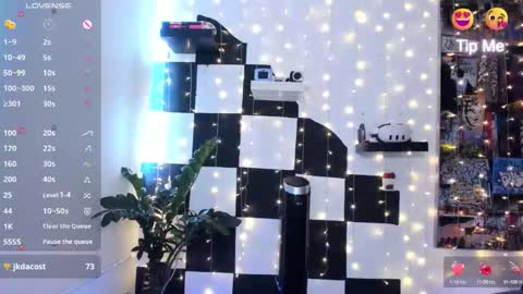 LUNA MCCOY online show from October 8, 2025, 7:22 pm