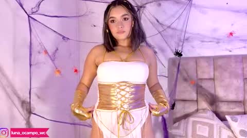 Snapshot of luna_ocampo chatting on October 31, 2025, 8:54 pm online show from October 31, 2025, 8:54 pm