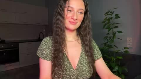 Snapshot of luna_raee chatting on November 24, 2025, 6:40 pm luna_raee online show from November 24, 2025, 6:40 pm