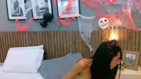 LUNA  online show from October 27, 2025, 2:43 pm