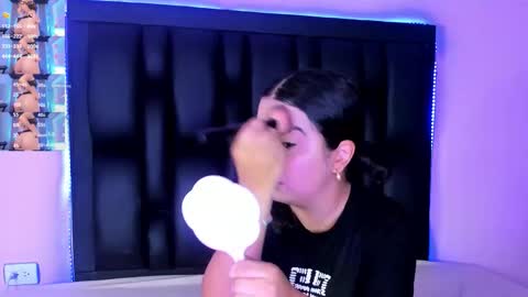 Luna  online show from November 5, 2025, 12:05 pm