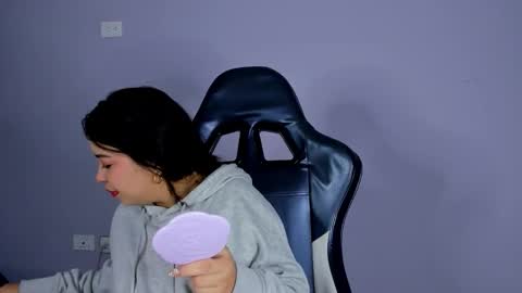 Luna  online show from December 5, 2025, 12:14 pm