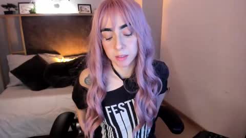 Snapshot of luna_tagliaferri chatting on December 19, 2025, 3:52 pm Luna online show from December 19, 2025, 3:52 pm