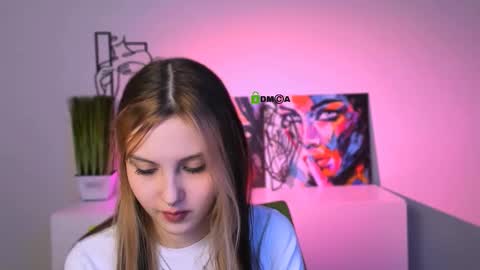 Luna online show from November 28, 2025, 7:27 pm