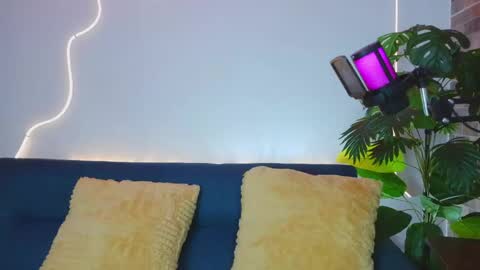 Snapshot of luna_valen chatting on May 22, 2026, 4:30 am luna_valen online show from May 22, 2026, 4:30 am