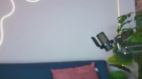 Snapshot of luna_valen chatting on June 3, 2026, 5:10 am luna_valen online show from June 3, 2026, 5:10 am