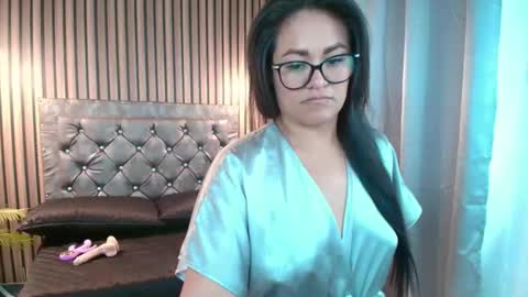 Snapshot of luna_valestra chatting on December 16, 2025, 7:30 pm Luna online show from December 16, 2025, 7:30 pm
