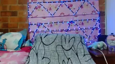 luna_vixxen online show from March 19, 2026, 6:17 am