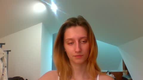 L U N A  online show from January 10, 2025, 2:55 pm