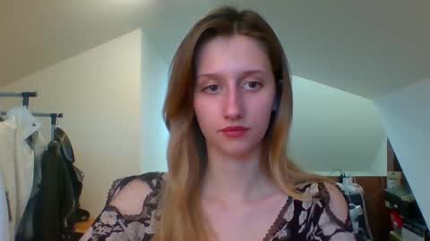 L U N A  online show from January 24, 2025, 2:51 pm
