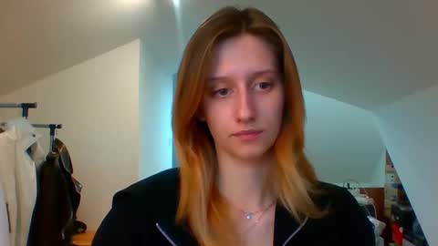 L U N A  online show from February 5, 2025, 2:48 pm