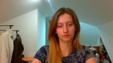 L U N A  online show from February 17, 2025, 7:53 pm