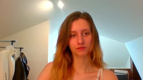 L U N A  online show from February 25, 2025, 7:52 am