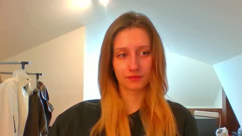 L U N A  online show from February 26, 2025, 7:53 am