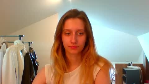 L U N A  online show from March 10, 2025, 2:59 pm