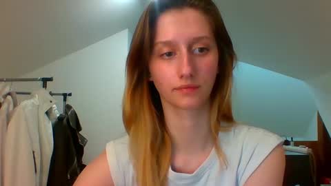 L U N A  online show from March 10, 2025, 6:01 pm