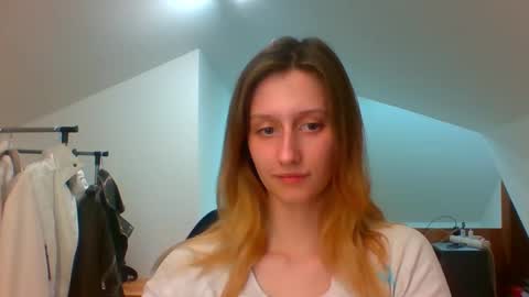 L U N A  online show from March 12, 2025, 6:44 pm