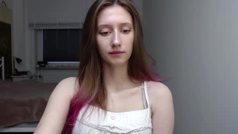 L U N A  online show from November 24, 2025, 6:46 am