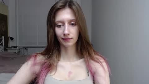 L U N A  online show from December 22, 2025, 6:32 am