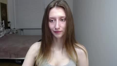 L U N A  online show from April 15, 2026, 5:58 am