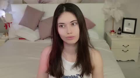 Snapshot of lunaa_baby_girl chatting on March 3, 2026, 5:35 am Luna online show from March 3, 2026, 5:35 am