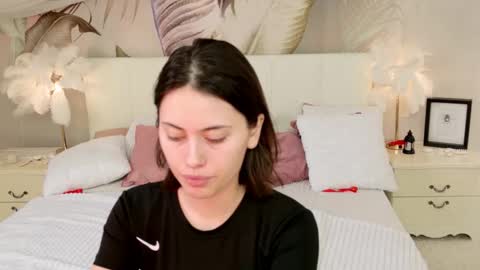 Snapshot of lunaa_baby_girl chatting on March 29, 2026, 2:06 pm Luna online show from March 29, 2026, 2:06 pm