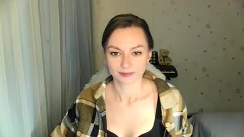 lunaa_bluee online show from November 25, 2025, 9:04 pm