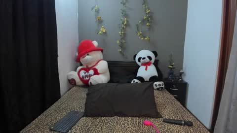 lunaa mayer online show from January 28, 2025, 2:32 am