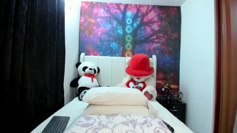 lunaa mayer online show from October 4, 2025, 1:03 am