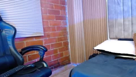 Snapshot of lunaartistry chatting on December 4, 2025, 3:38 am Luna online show from December 4, 2025, 3:38 am