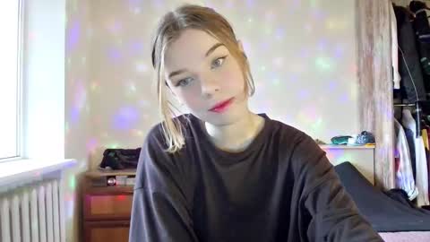 Snapshot of lunaastar_ chatting on December 6, 2024, 12:05 pm lunaastar_ online show from December 6, 2024, 12:05 pm