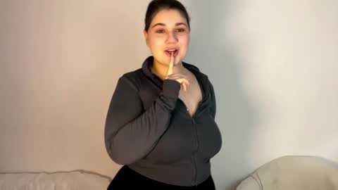 Snapshot of lunablakes chatting on February 20, 2026, 7:43 am Luna online show from February 20, 2026, 7:43 am