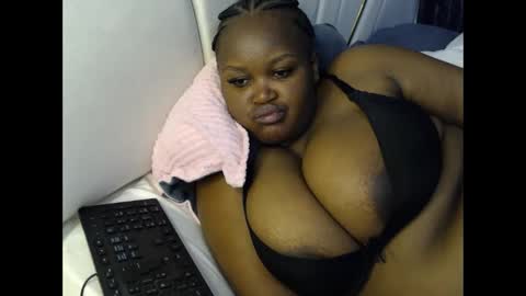 lunabloom01 online show from February 17, 2026, 10:27 pm