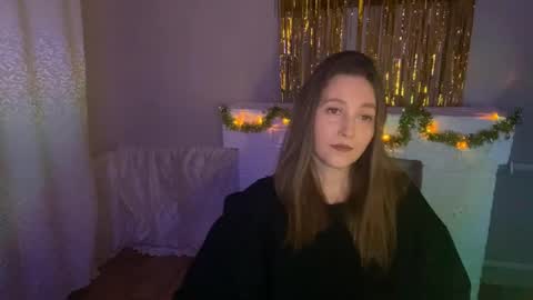 lunafeather online show from December 19, 2025, 6:04 pm