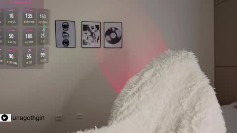 Luna online show from April 5, 2026, 4:53 am