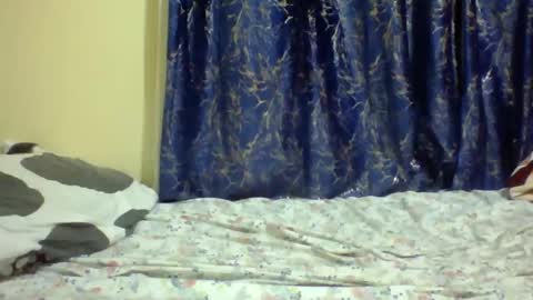 lunah_kitty online show from April 11, 2026, 8:35 pm