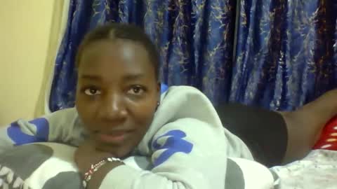 lunah_kitty online show from April 16, 2026, 9:39 pm