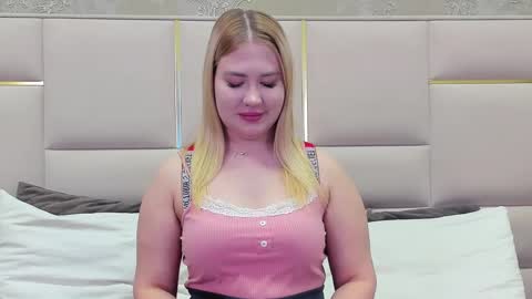 Snapshot of lunahouston chatting on March 11, 2025, 4:18 pm LunaHouston online show from March 11, 2025, 4:18 pm