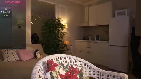 Snapshot of lunaice__ chatting on December 4, 2025, 5:28 am Luna online show from December 4, 2025, 5:28 am