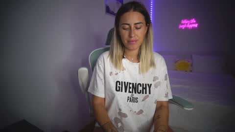 Snapshot of lunaink_ chatting on October 28, 2025, 3:14 pm Laura online show from October 28, 2025, 3:14 pm